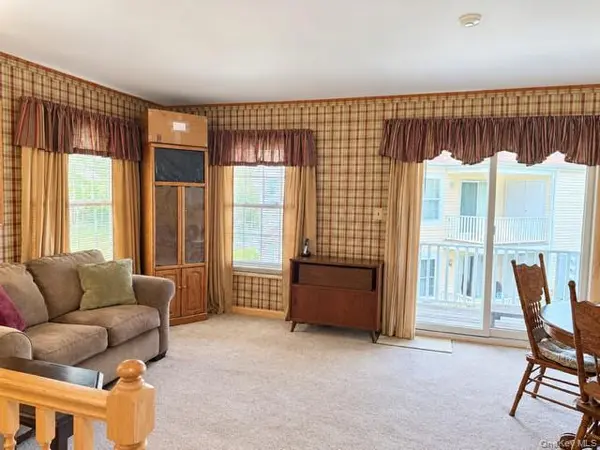 196 Fairview CIR, Middle Island, NY 11953