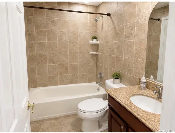 4161 Harriet Rd, Bethpage, NY 11714