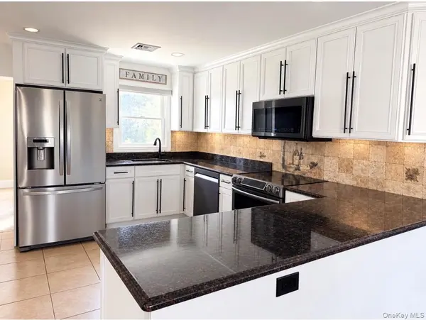 4161 Harriet Rd, Bethpage, NY 11714