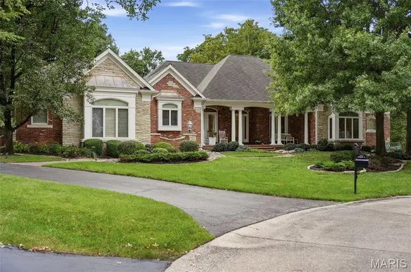 17712 Sugarberry CT, Chesterfield, MO 63005