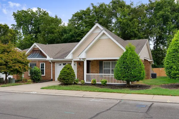 404 Forest Glen Circle, Murfreesboro, TN 37128