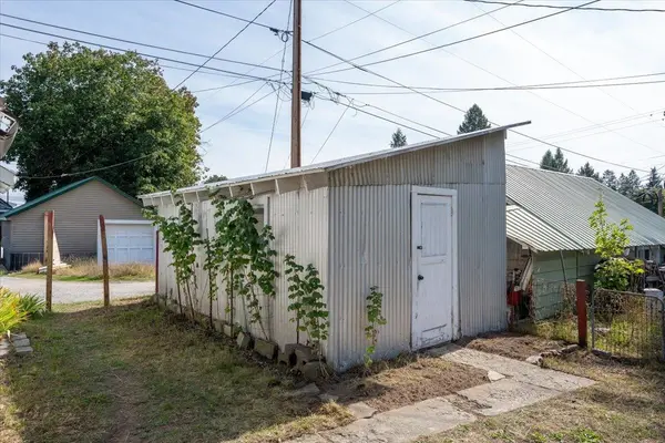 724 W 2nd St, Newport, WA 99156