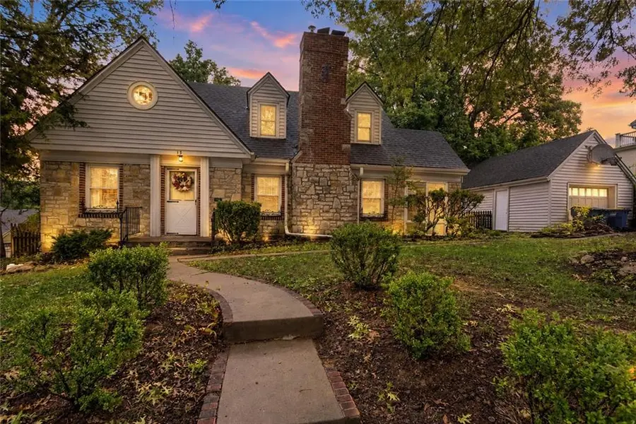 15 Moss AVE, Liberty, MO 64068
