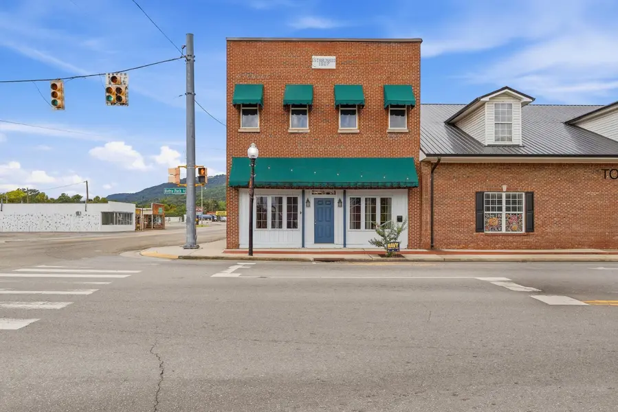 33 Courthouse Square, Jasper, TN 37347