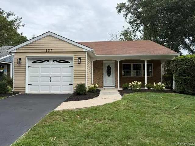257 Edinburgh DR, Ridge, NY 11961