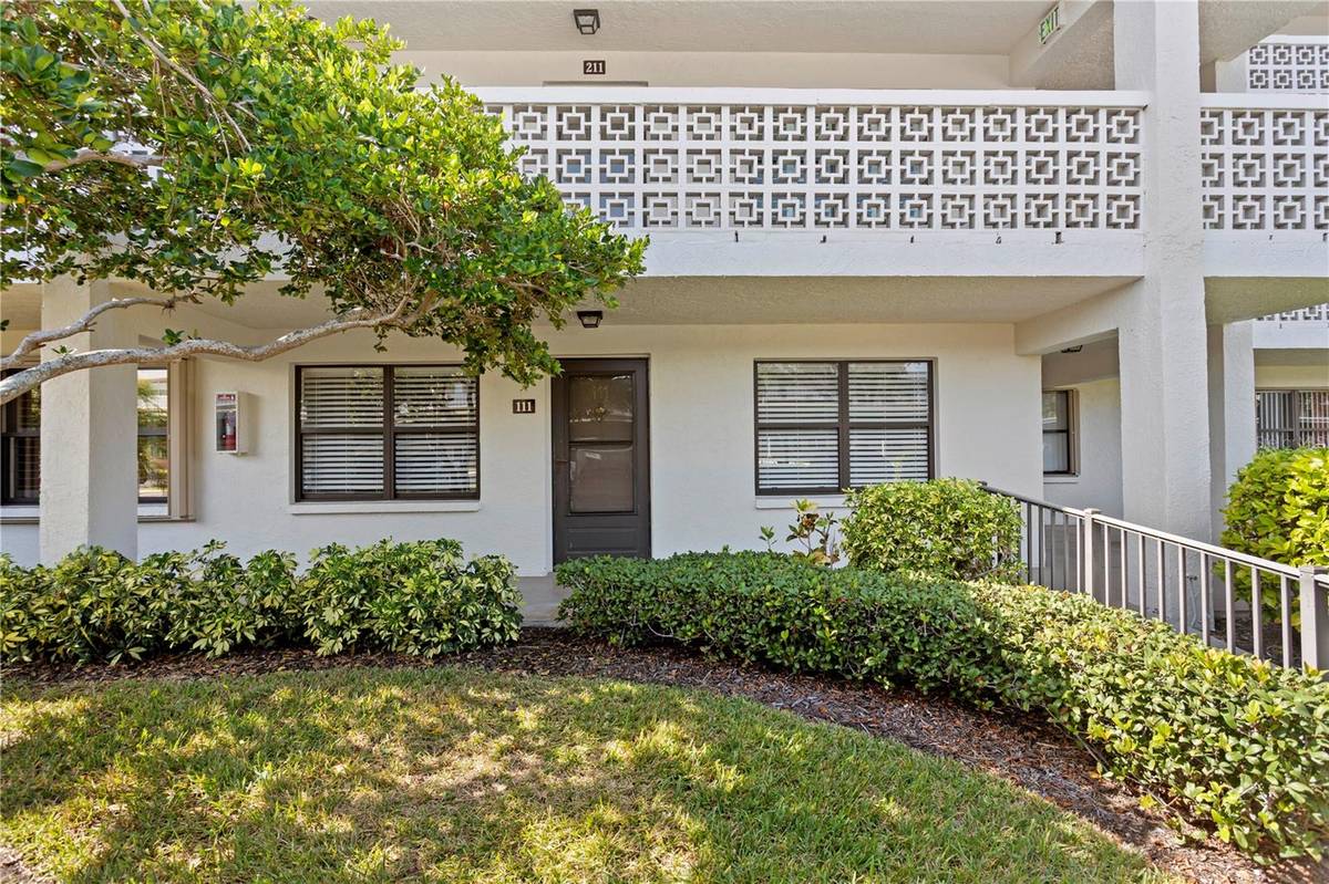 4910 BAY ST NE #111, St Petersburg, FL 33703