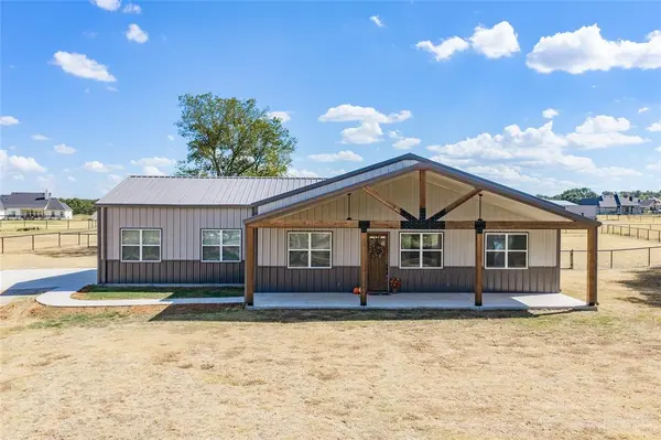1123 Paradise Parkway, Poolville, TX 76487