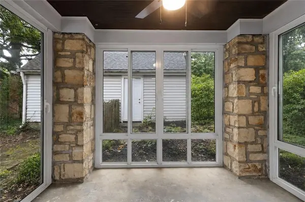 15 Moss AVE, Liberty, MO 64068
