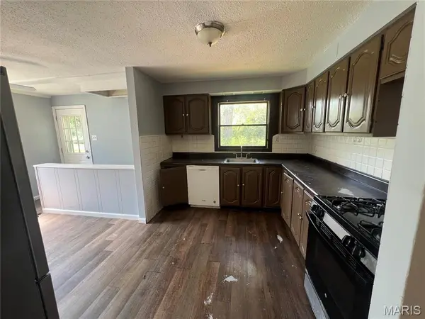 744 Kelvin DR, St Louis, MO 63137