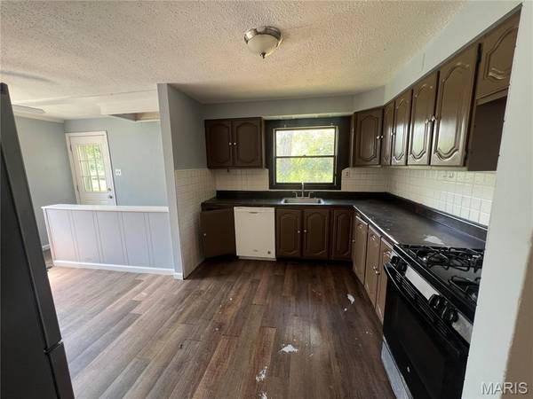 744 Kelvin DR, St Louis, MO 63137