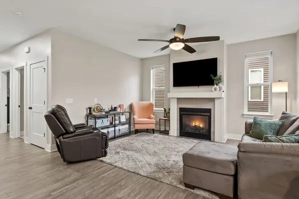3090 Mary Leigh DR, Bettendorf, IA 52722