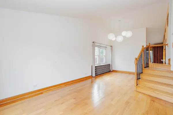 33 Fillmore LN, Streamwood, IL 60107