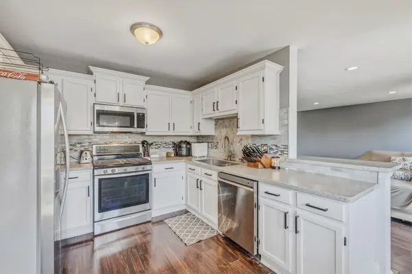 5004 Glenbrook TRL W, Mchenry, IL 60050