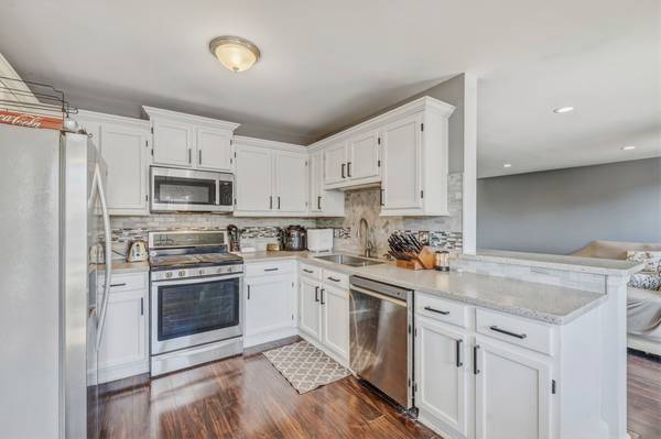 5004 Glenbrook TRL W, Mchenry, IL 60050
