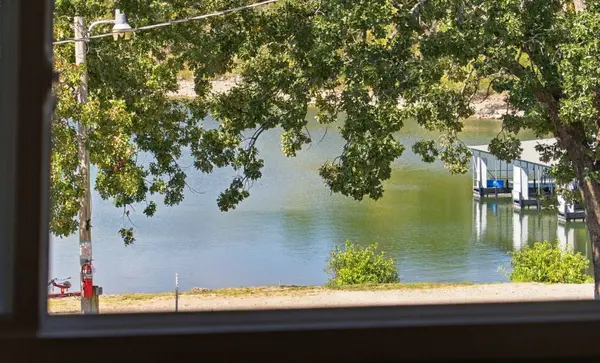 353 Deep Water CIR, Reeds Spring, MO 65737