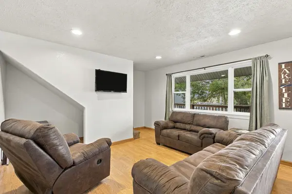 423 & 425 Eagle DR, Reeds Spring, MO 65737