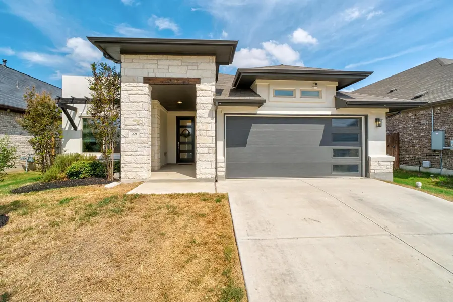221 Short Leaf DR, Buda, TX 78610