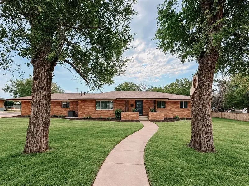 410 N Bryan ST, Weatherford, OK 73096