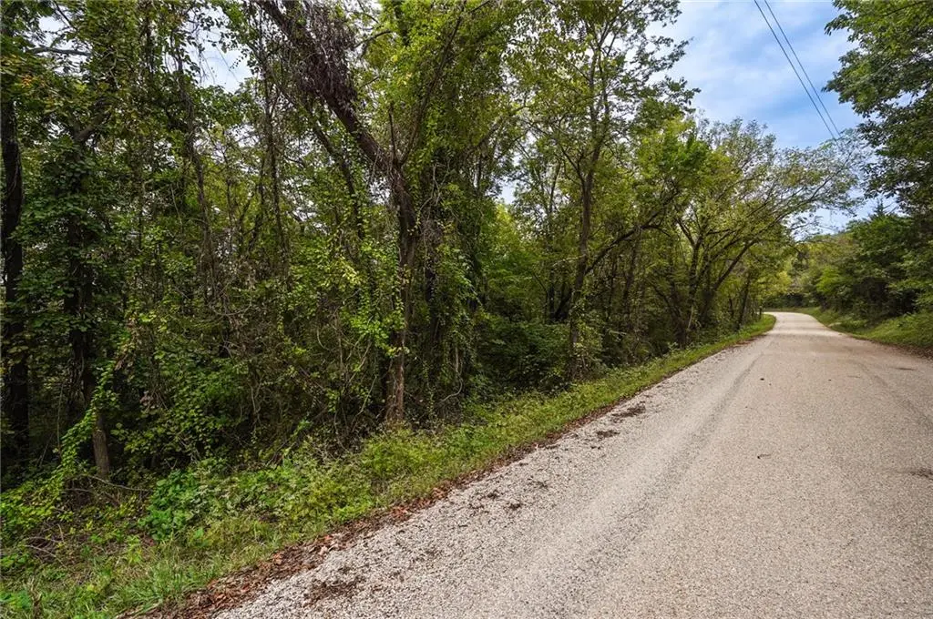 1087 1135 RD, Lawrence, KS 66047