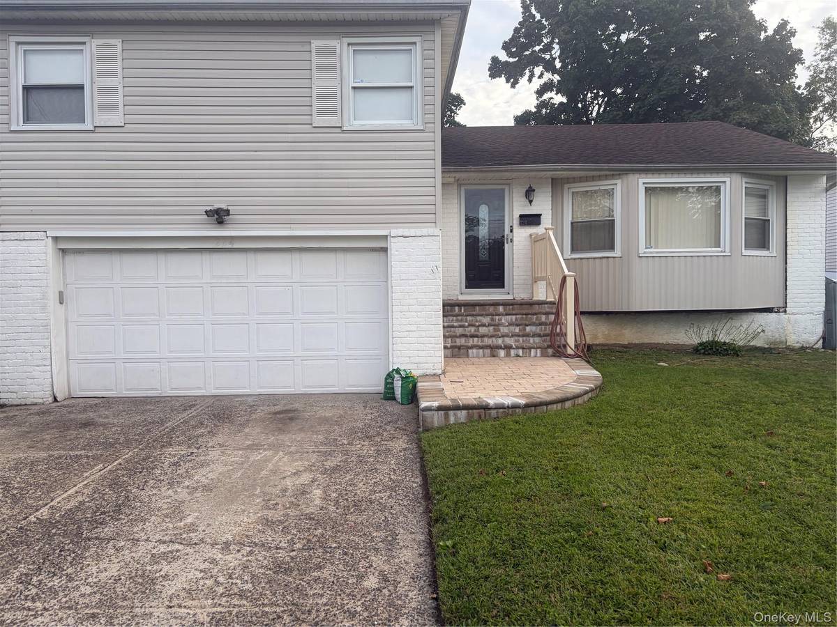 224 E Pennywood AVE, Roosevelt, NY 11575