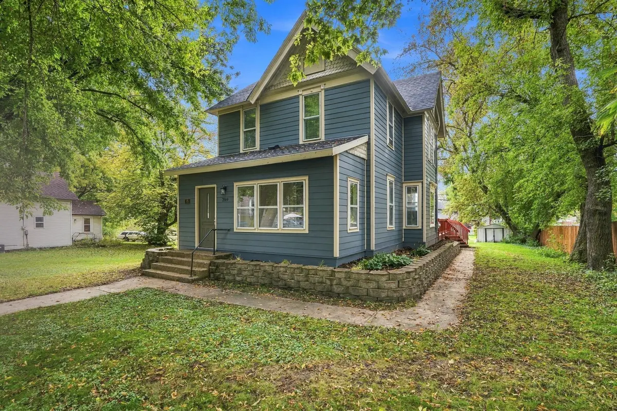 209 4th ST E, Carver, MN 55315