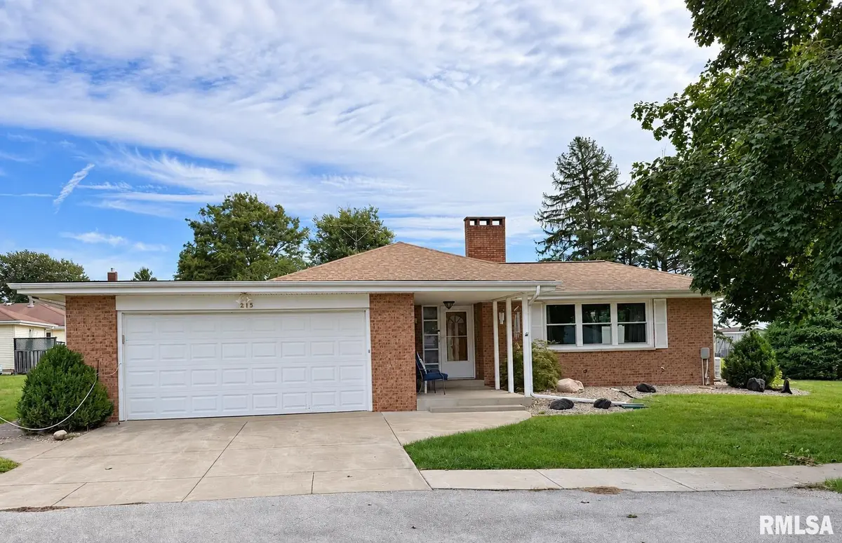 215 S Sage ST, Oneida, IL 61467