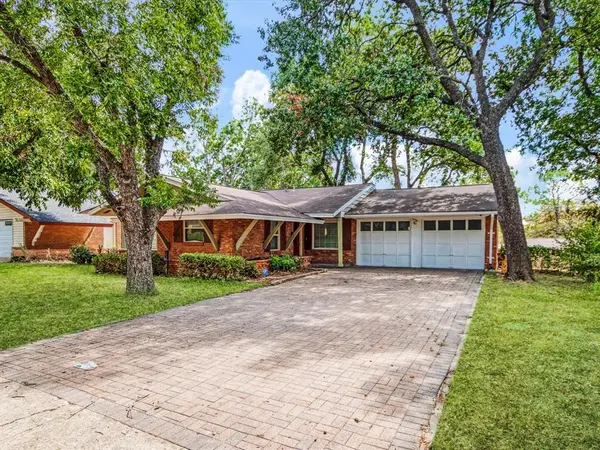 2222 Woodoak Drive, Irving, TX 75060
