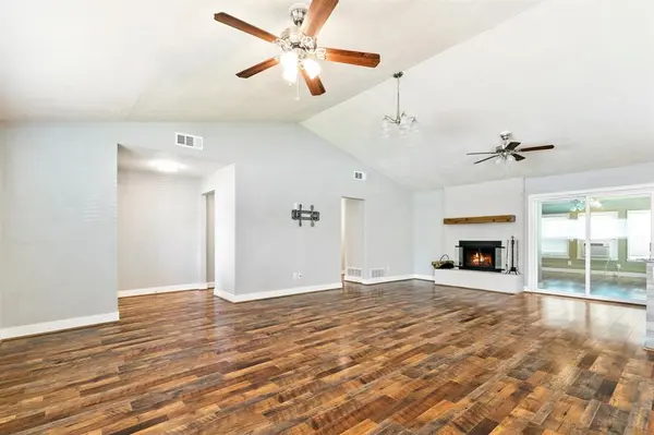 909 N Dove Road, Grapevine, TX 76051
