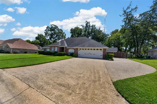 202 Northcreek Drive, Chandler, TX 75758