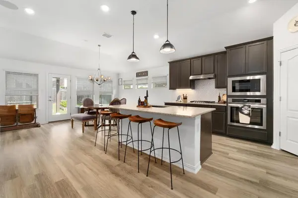221 Short Leaf DR, Buda, TX 78610
