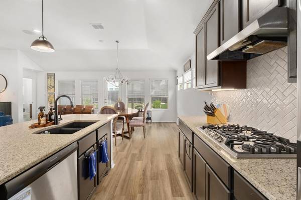 221 Short Leaf DR, Buda, TX 78610