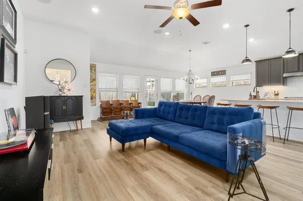 221 Short Leaf DR, Buda, TX 78610