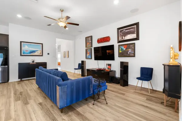 221 Short Leaf DR, Buda, TX 78610