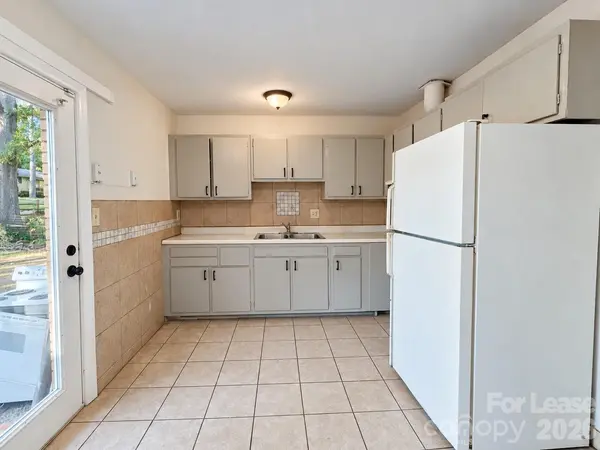 5006 Malibu DR, Charlotte, NC 28215