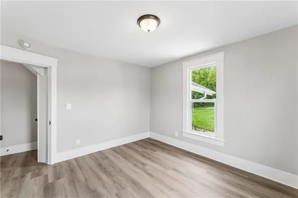 105 E Hale ST, Spring Hill, KS 66083