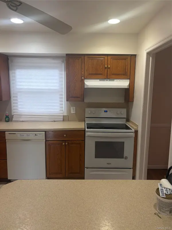 224 E Pennywood AVE, Roosevelt, NY 11575