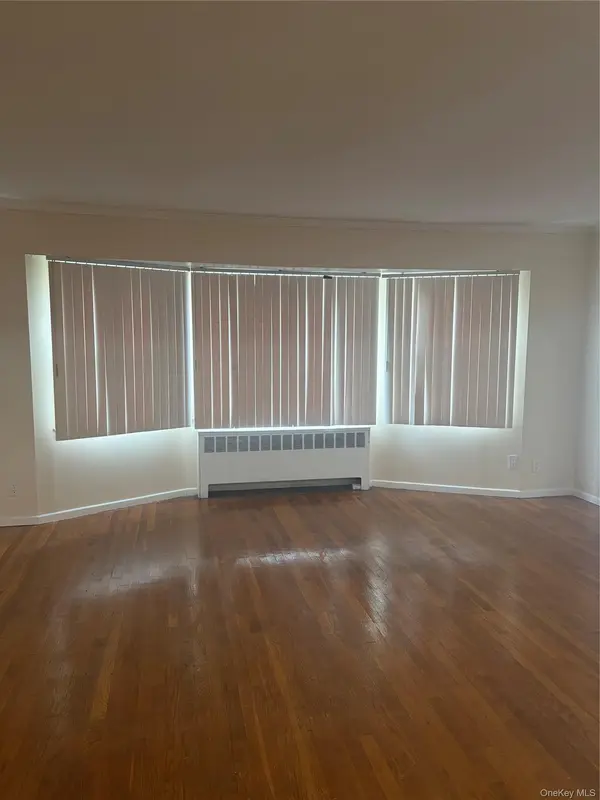 224 E Pennywood AVE, Roosevelt, NY 11575