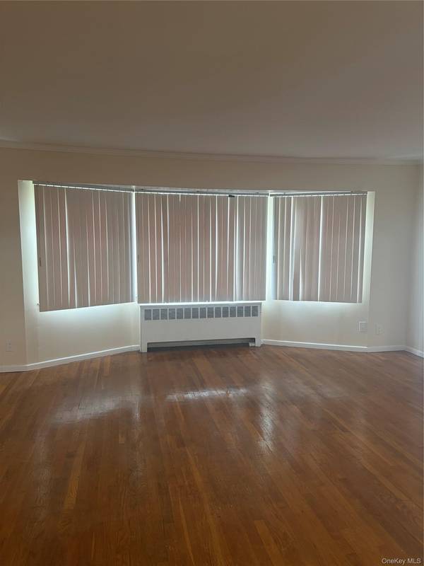 224 E Pennywood AVE, Roosevelt, NY 11575