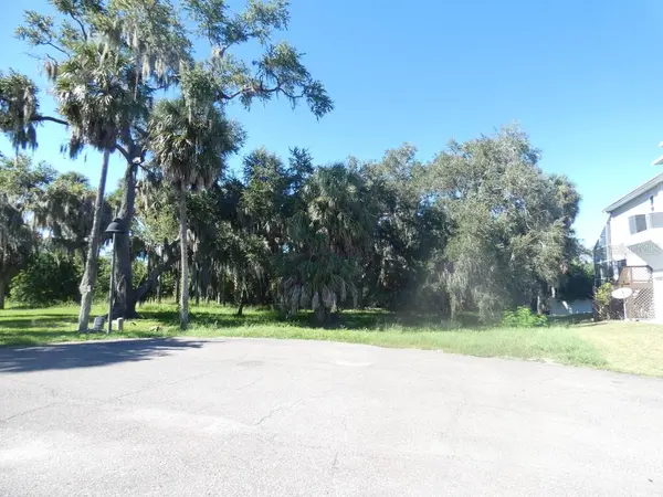 5405 TROPICAL WOODS CT, Port Richey, FL 34668
