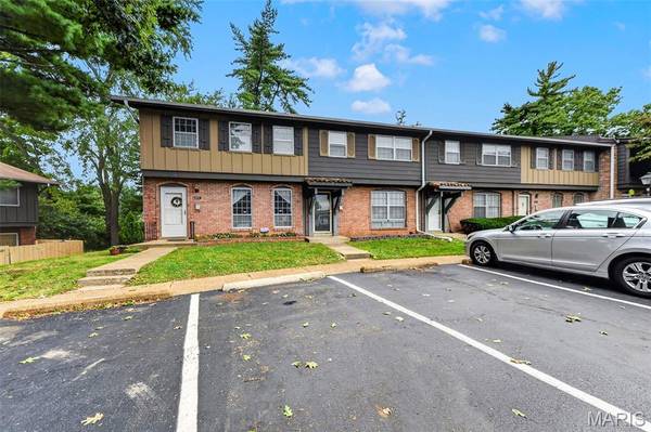 8820 Santa Bella DR, Hazelwood, MO 63042