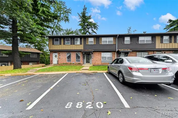 8820 Santa Bella DR, Hazelwood, MO 63042