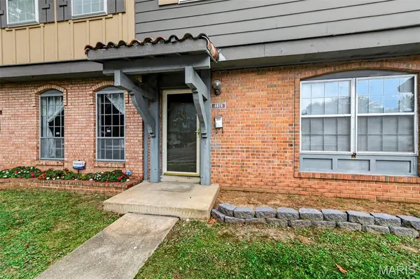 8820 Santa Bella DR, Hazelwood, MO 63042