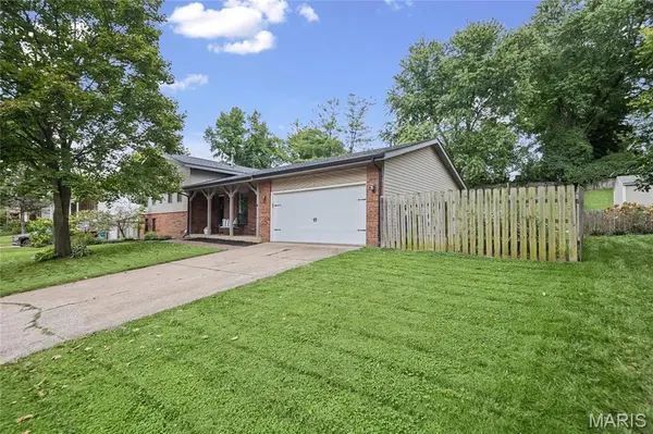69 Glendale DR, Glen Carbon, IL 62034