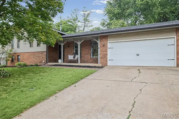 69 Glendale DR, Glen Carbon, IL 62034