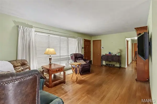 1400 Bopp RD, Des Peres, MO 63131