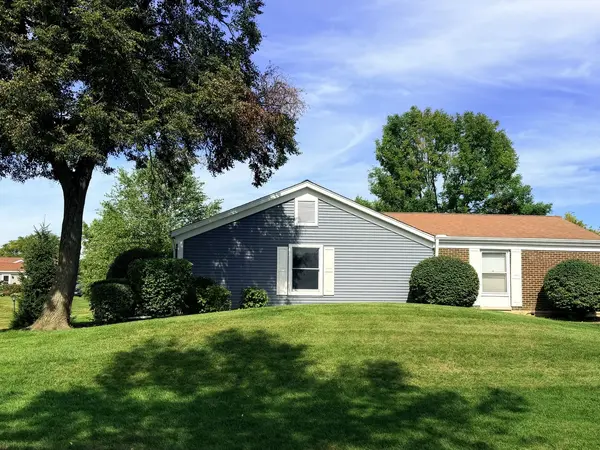 1066 Dartmouth DR, Wheaton, IL 60189