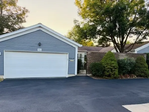 1066 Dartmouth DR, Wheaton, IL 60189
