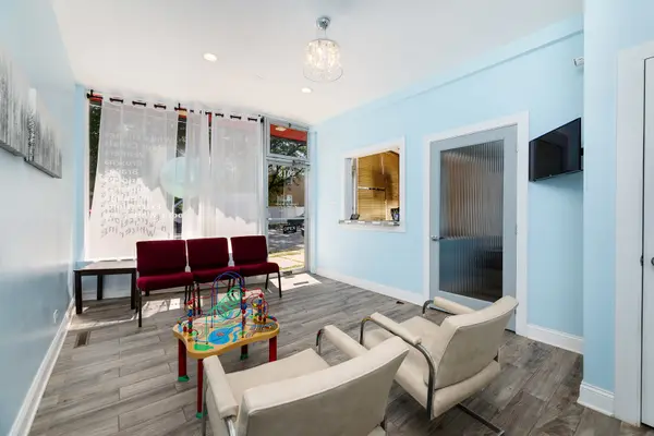 5918 W Higgins AVE, Chicago, IL 60630