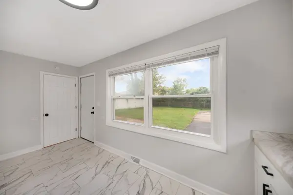 2829 Stafford DR, Markham, IL 60428