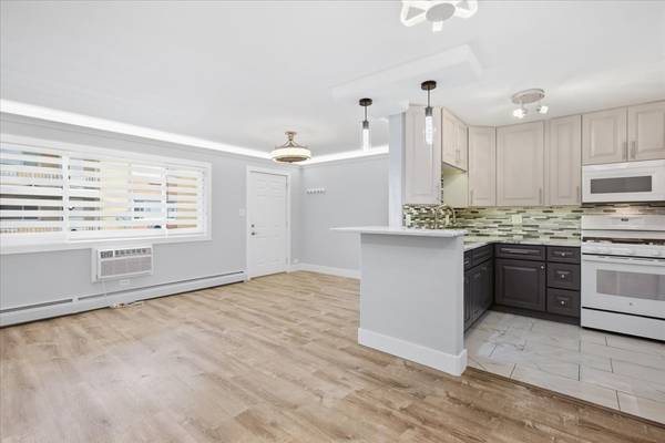 4544 N River RD #B2, Schiller Park, IL 60176